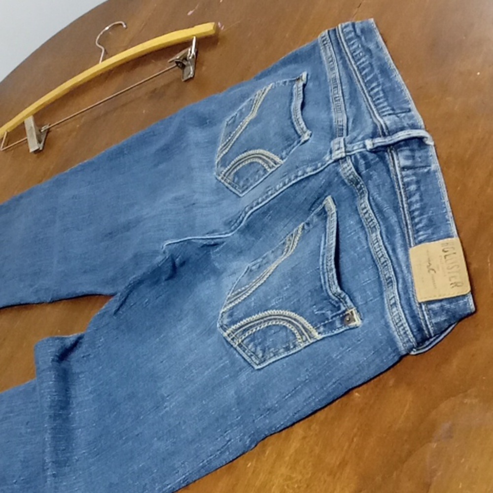Hollister Size 7 w28 great condition